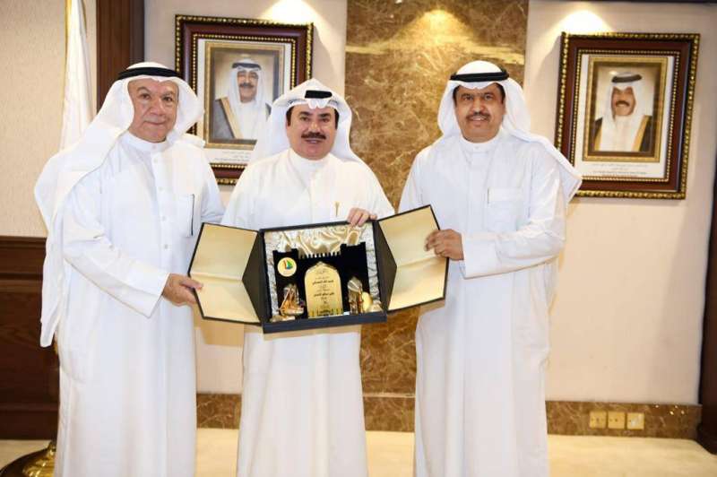 محافظ حولي يكرم الفريق متقاعد عبدالله العلي بحضور محافظ مبارك الكبير