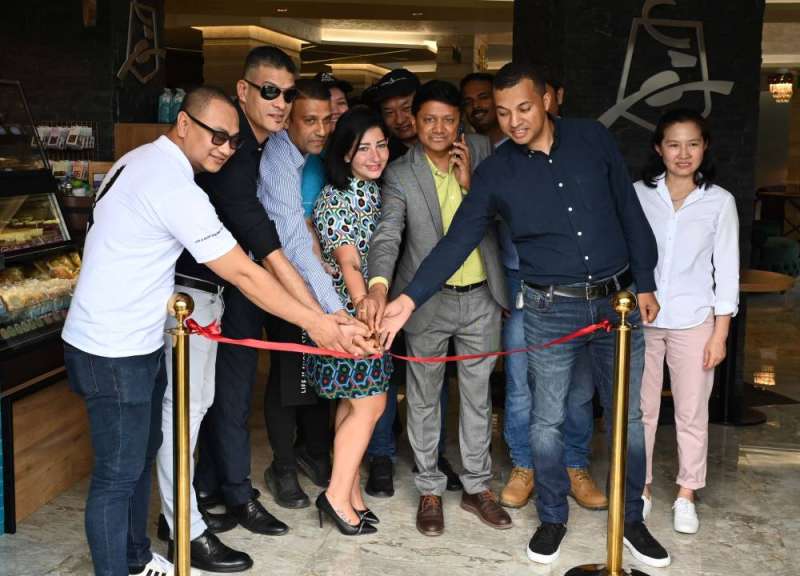 قص شريط الافتتاح