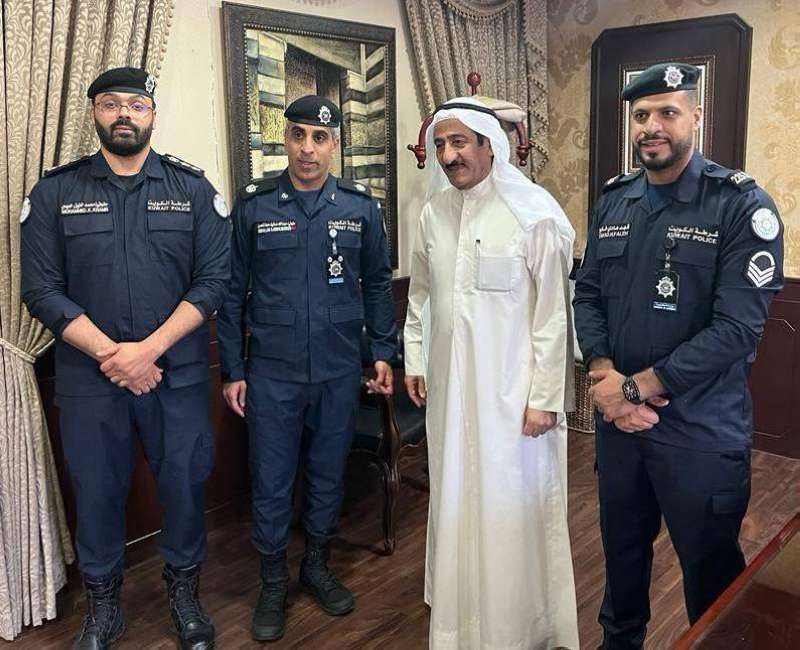 العجيل مع عدد من المكرمين