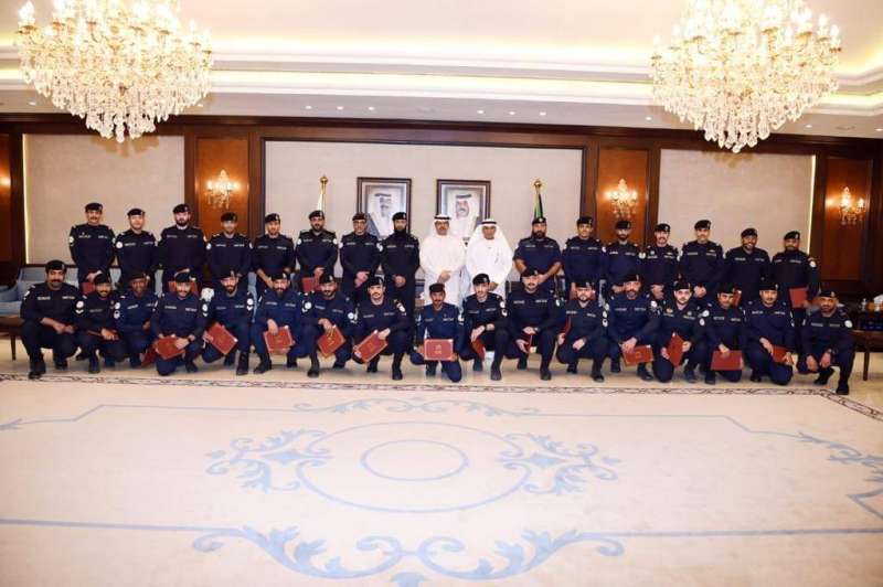 محافظ حولي مع عدد من منتسبي وزارة الداخلية