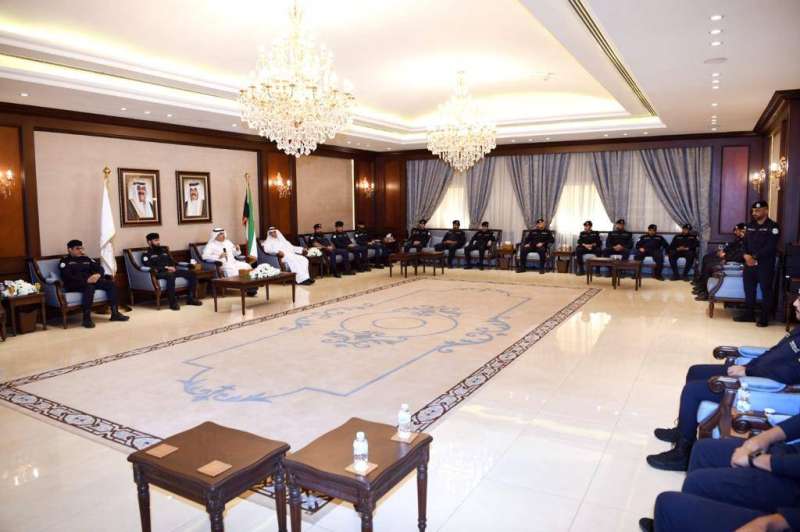 محافظ حولي مستقبلا عددا من منتسبي وزارة الداخلية 