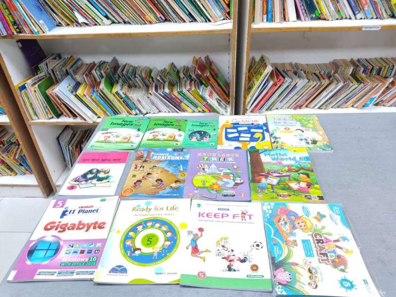 السفارات زودت المدارس الأجنبية بالكتب 