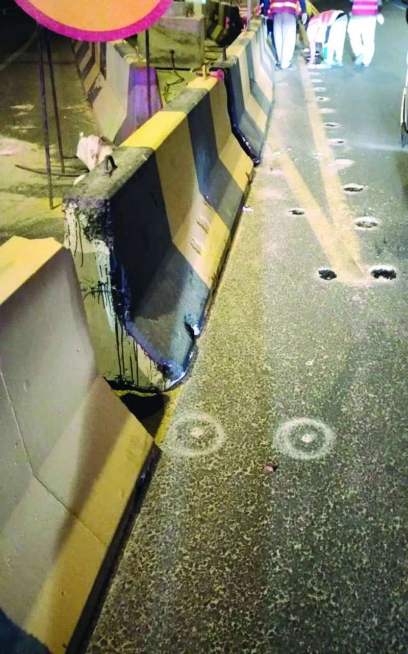 إزالة بعض العلامات الأرضية المتعارضة مع الحركة المرورية أمام قصر اليمامة على الدائري الخامس 