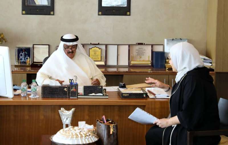 وزير التربية يستقبل المراجعين
 