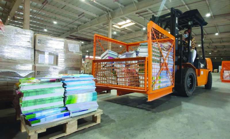 تحميل الكتب تمهيداً لتوزيعها
