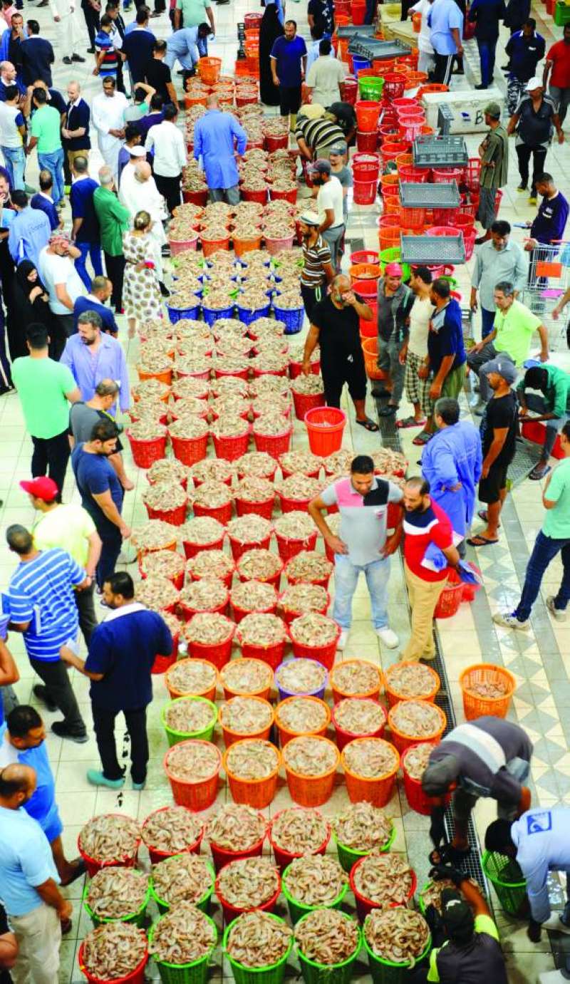 سلّة الروبيان بـ... 65 ديناراً (تصوير سعود سالم)