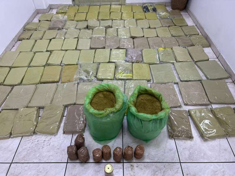 جمارك المطار تضبط 140 كيلوغراما من مادة «القرطوم» المخدرة 
 