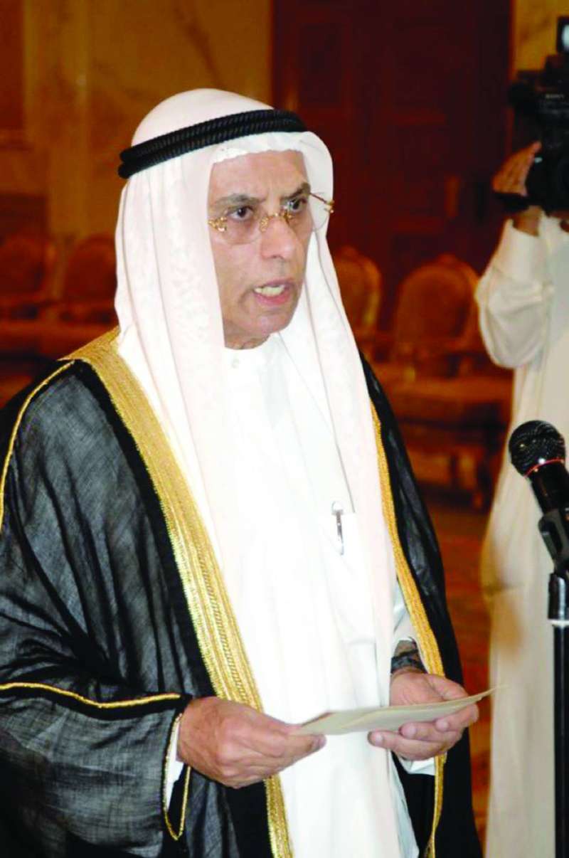 الغنيم مؤدياً اليمين الدستورية عقب تعيينه وزيراً
