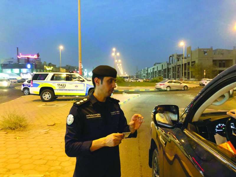 توقيف إحدى السيارات 