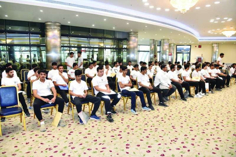 الطلبة ينتظرون المقابلة الأولية