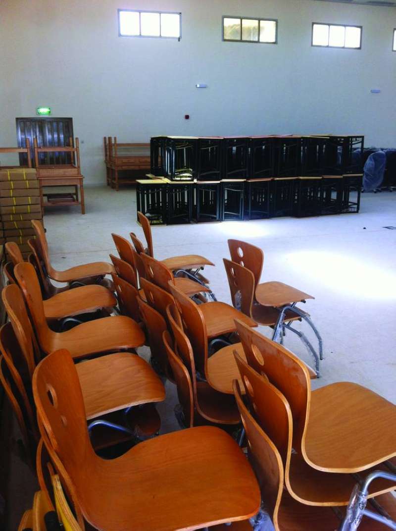 
أثاث مدرسي في المخازن
