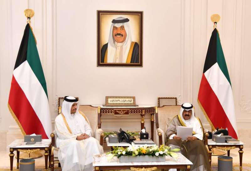 سمو ولي العهد يتسلم الرسالة الخطية من وزير الخارجية بدولة قطر	