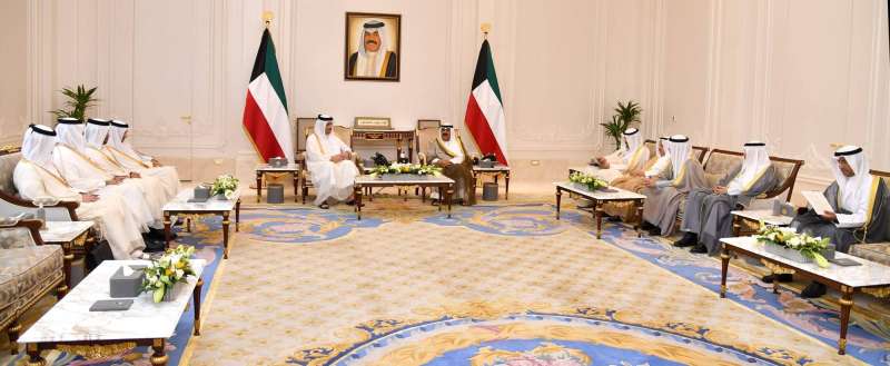 سمو ولي العهد يتسلم الرسالة الخطية من وزير الخارجية بدولة قطر	