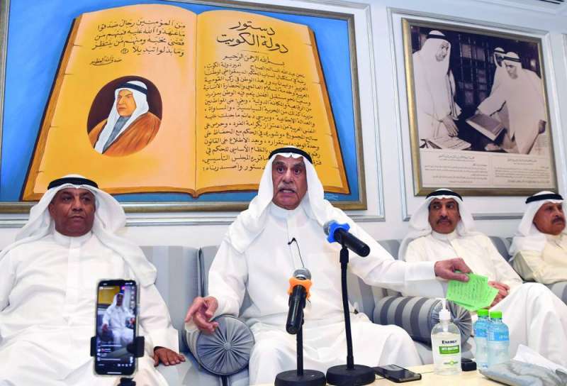 السعدون متحدّثاً في اللقاء
