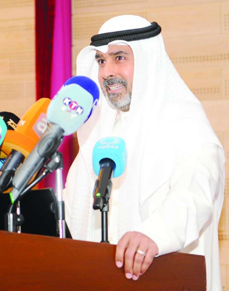 محمد بن ناجي متحدثاً في اللقاء (تصوير سعود سالم)