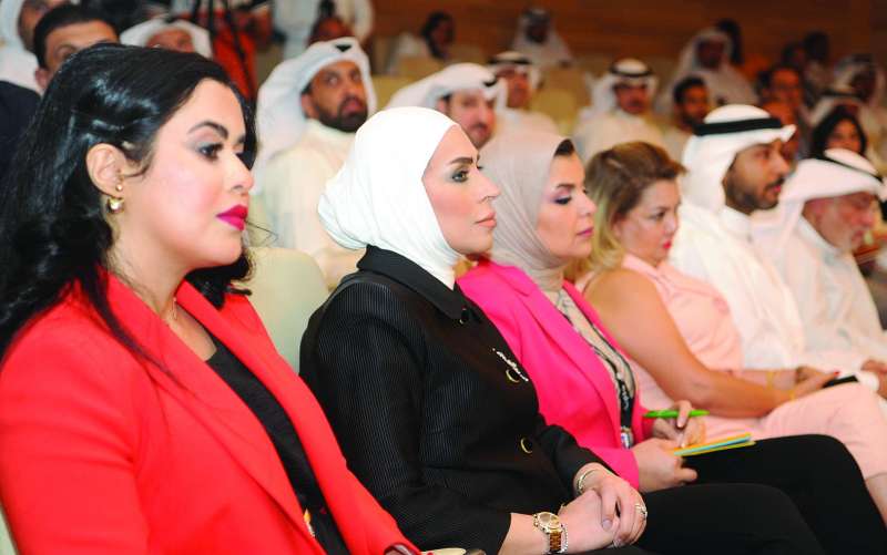 
مشاركة نسائية في اللقاء