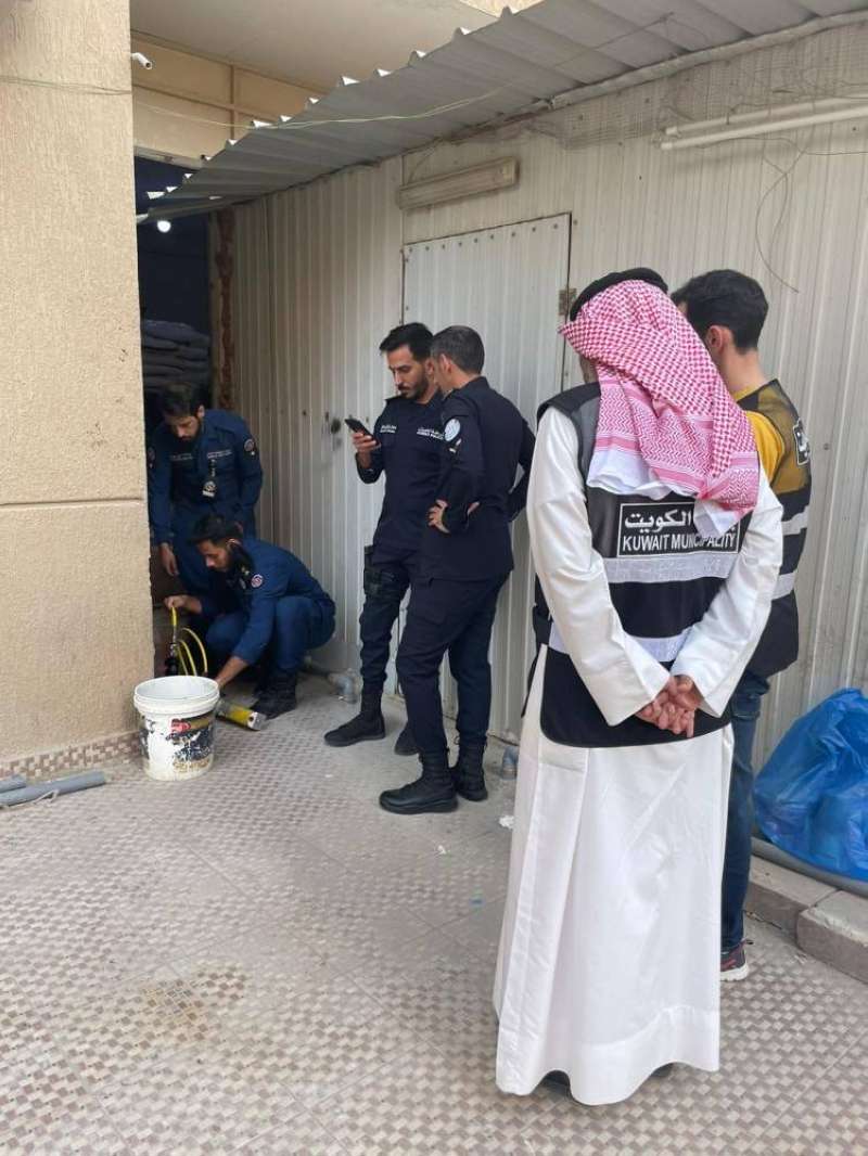 فرق البلدية والداخلية لدى دهم السرداب