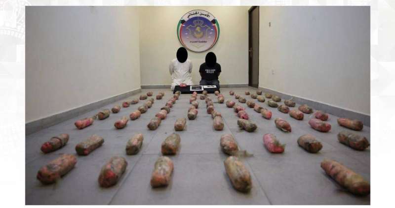 اثنان من المهربين 