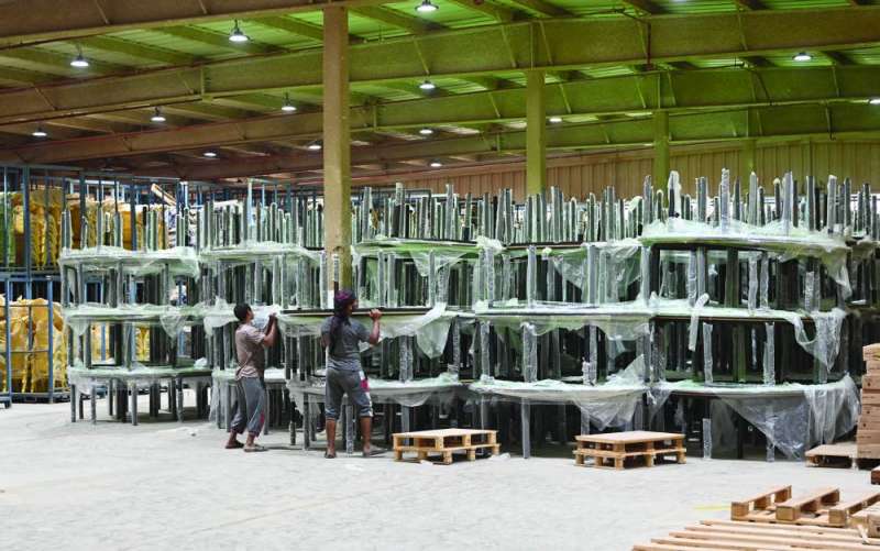 أثاث مكتبي ومدرسي للمدارس الجديدة
