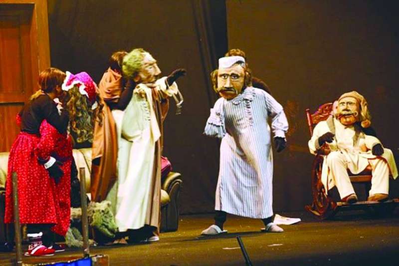 
من «الطابور السادس»
