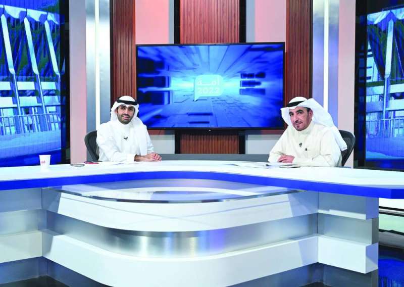 جوهر مع عبدالله بوفتين في برنامج «أمة 2022» 	 (تصوير أسعد عبدالله)