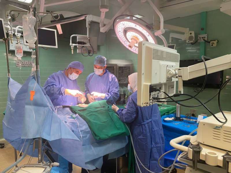 إحدى عمليات وحدة المسالك البولية للأطفال في مستشفى ابن سينا 