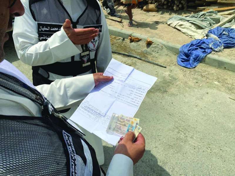 التزام من أصحاب العمل بعد توجيه إنذارات لهم
