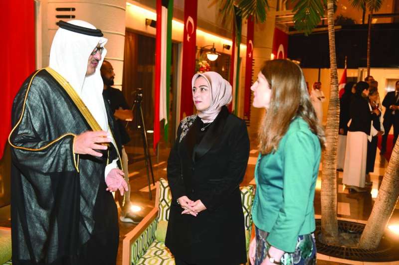 السفيران السعودي والبريطانية مع سونماز
