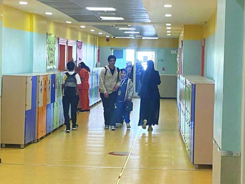 
طلبة إلى فصول الدراسة
