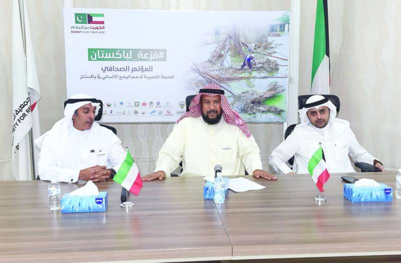 
الصالح والمشعان خلال إطلاق الحملة
