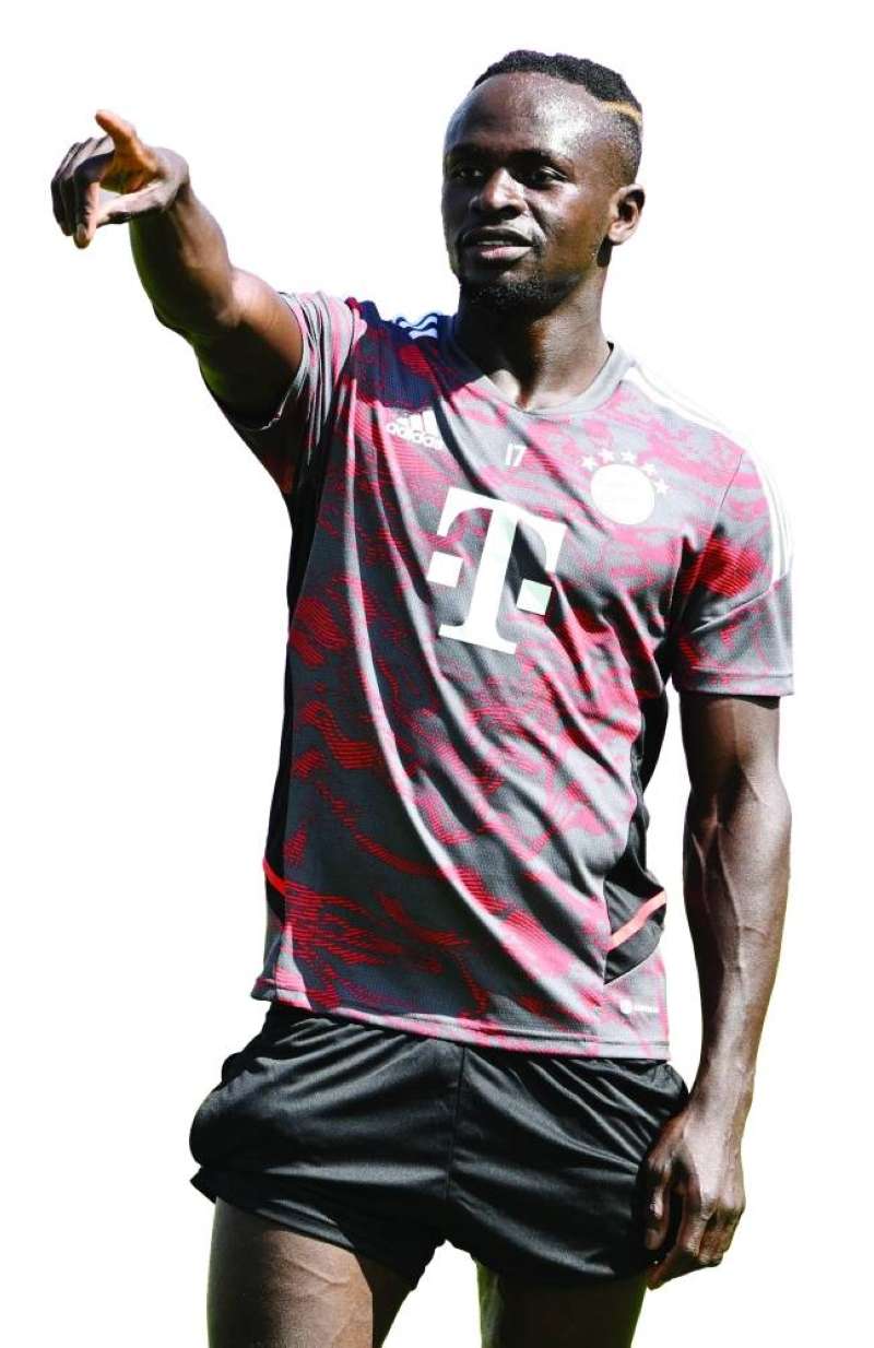 مهاجم بايرن ميونيخ ساديو ماني خلال التدريبات (أ ف ب)