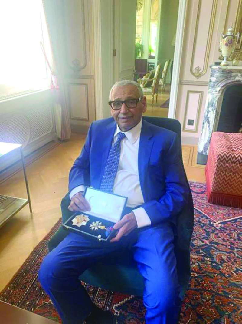 الوسام الذي منحته الملكة لخالد الدويسان 