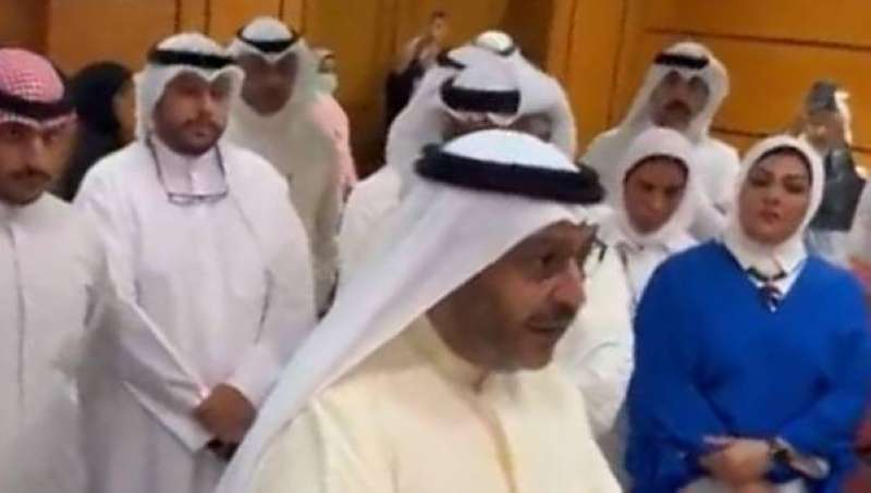 الشريعان يوجه قيادي «الإنماء» لحل مشاكل الموظفين في أسرع وقت 
