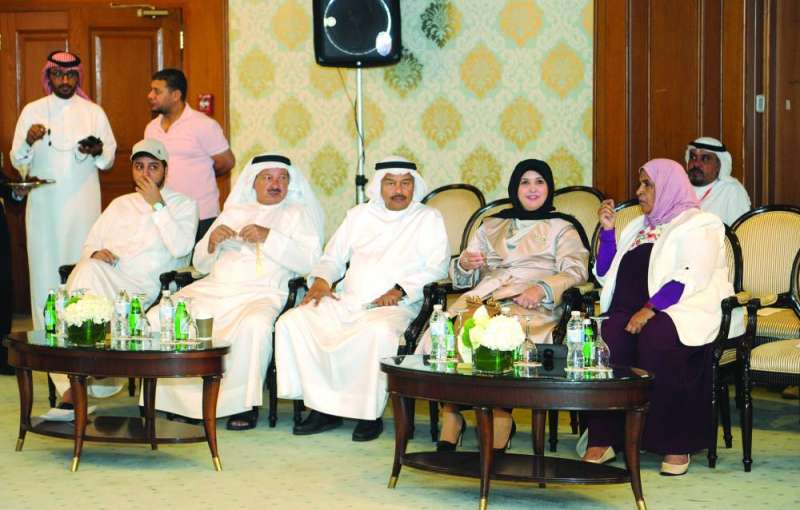 سهيلة الصباح مع الفنانين عبدالرحمن العقل وأحمد السلمان