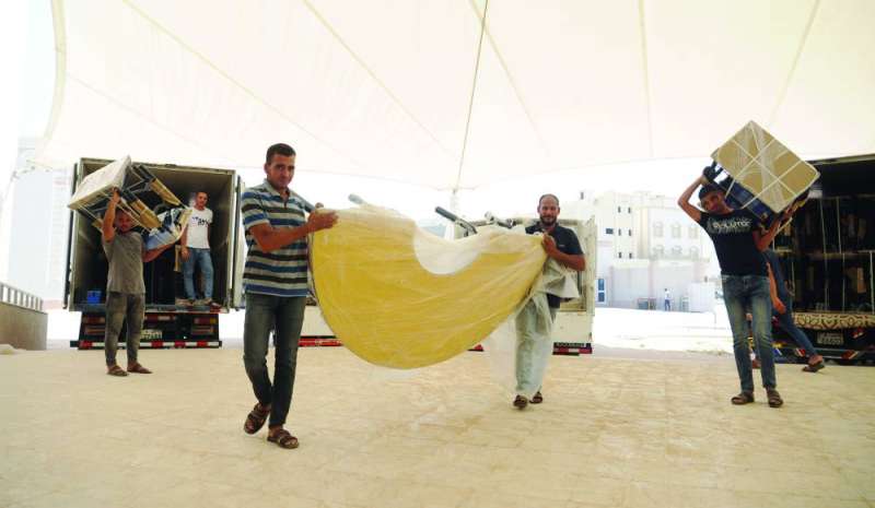 تأثيث إحدى المدارس في المنطقة