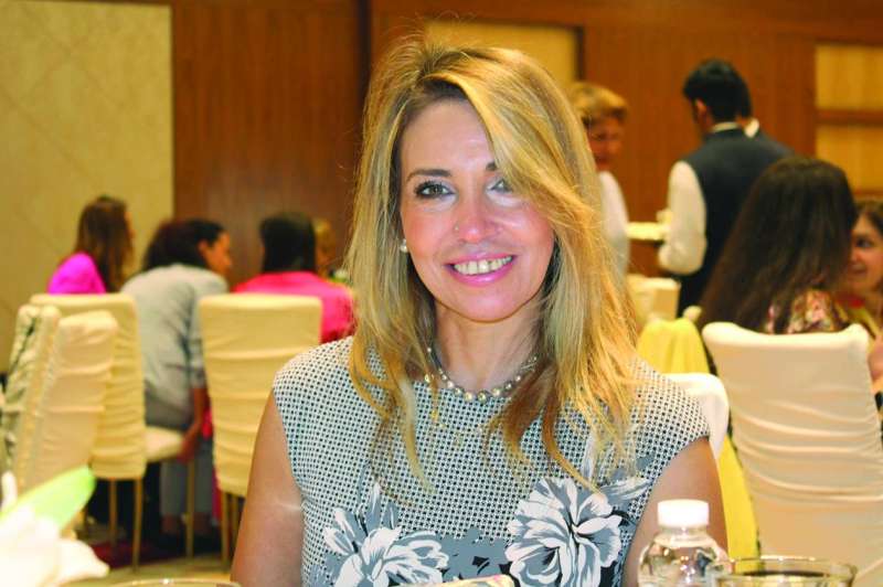 رئيسة مجموعة المرأة الدولية حرم السفير المصري غادة شوقي
