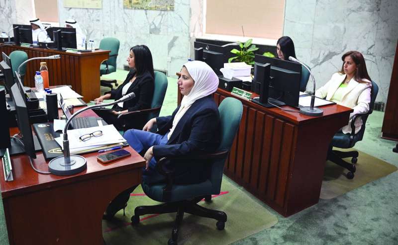 عضوات المجلس حاضرات الجلسة
