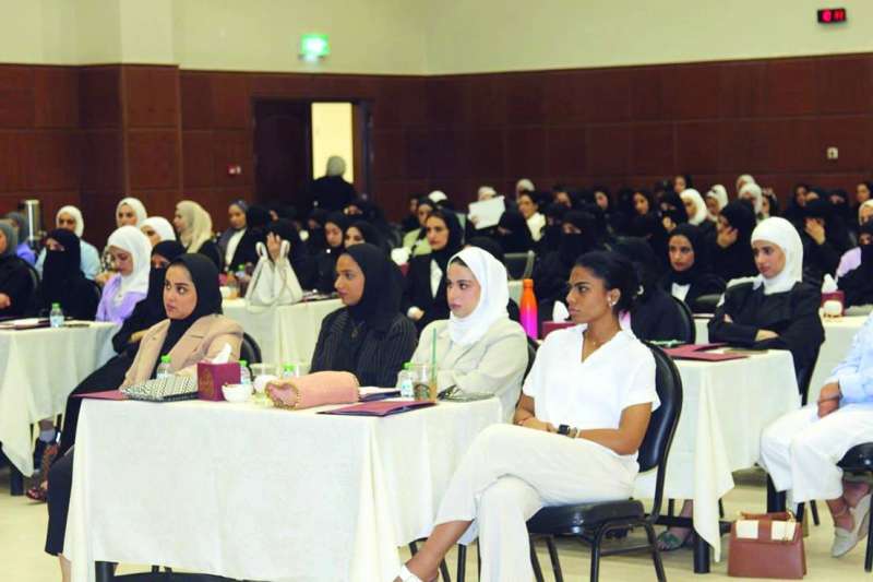 حضور كثيف من المعلمات 