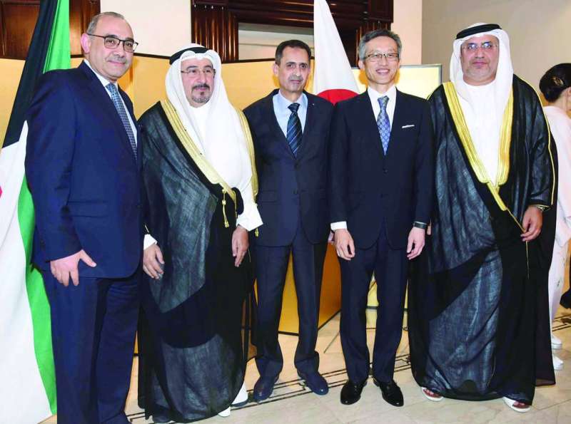 سفراء الإمارات والأردن واليابان والعراق مع وكيل وزارة الدفاع بالإنابة الشيخ فهد جابر العلي 