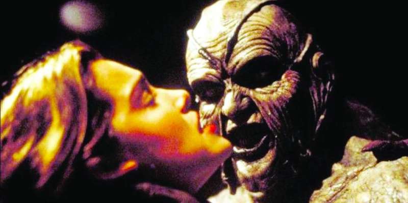 لاين في قبضة الزاحف