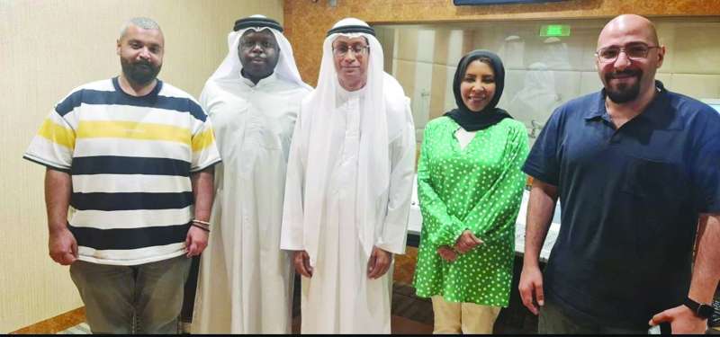 
العمران مع فريق «حديث الموسيقى»
