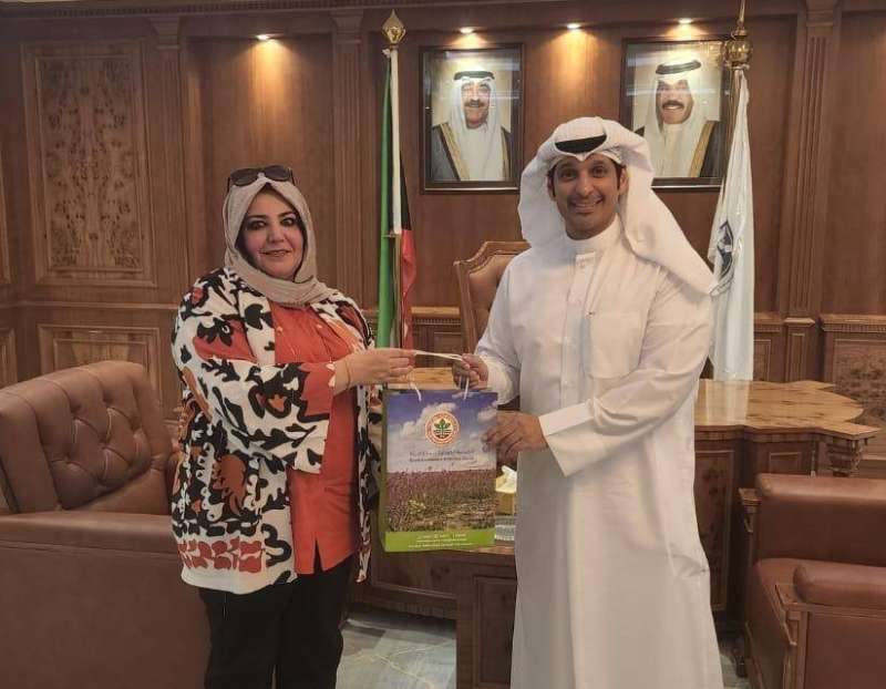 وزير الإعلام والشباب ورئيسة جمعية حماية البيئة