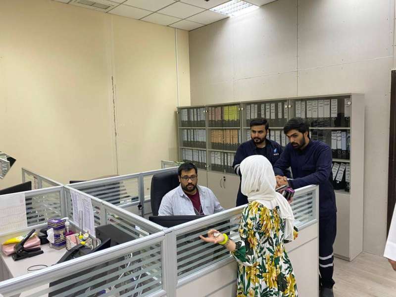 «الكهرباء» مستمرة في تقديم خدماتها للمراجعين 