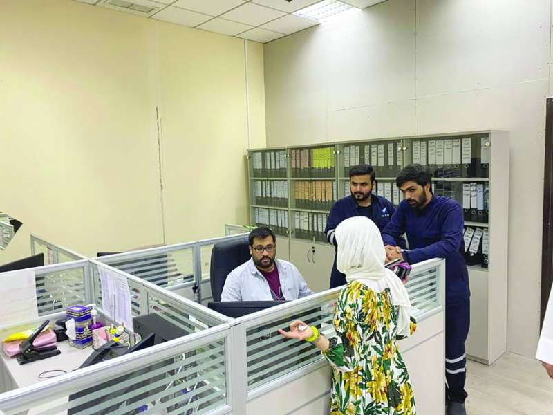 «الكهرباء» استمرت في تقديم خدماتها أمس للمراجعين والاعتصام لم يؤثر على سير العمل