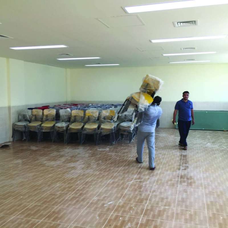 
تزويد المدارس الجديدة بالأثاث