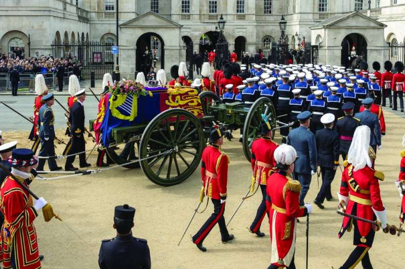 
من مراسم جنازة إليزابيث الثانية في لندن أمس 	(رويترز)
