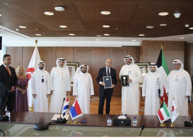 جانب من التوقيع على الاتفاقيات 