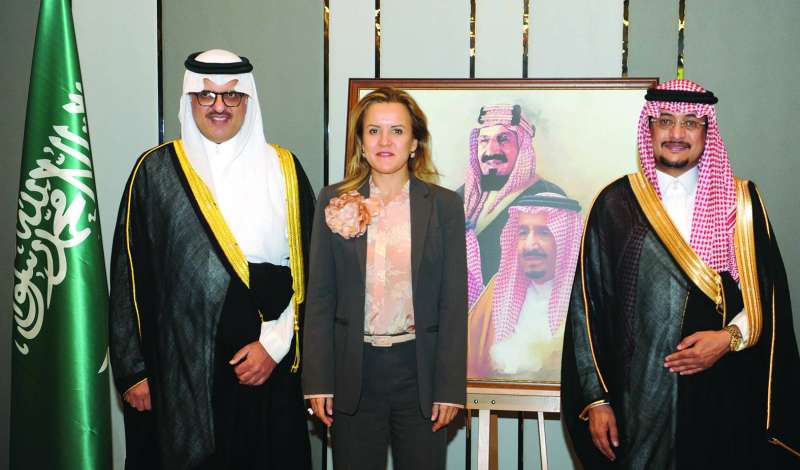 السفير السعودي والسفيرة الفرنسية كلير لوفليشر