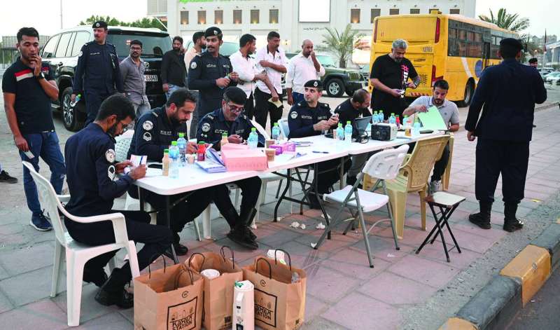 جانب من تحرير المخالفات	 (تصوير نايف العقلة)
