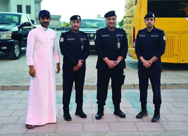 ضباط مع الزميل نايف كريم